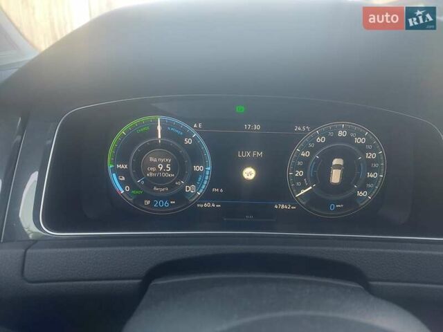 Білий Фольксваген e-Golf, об'ємом двигуна 0 л та пробігом 48 тис. км за 17000 $, фото 5 на Automoto.ua