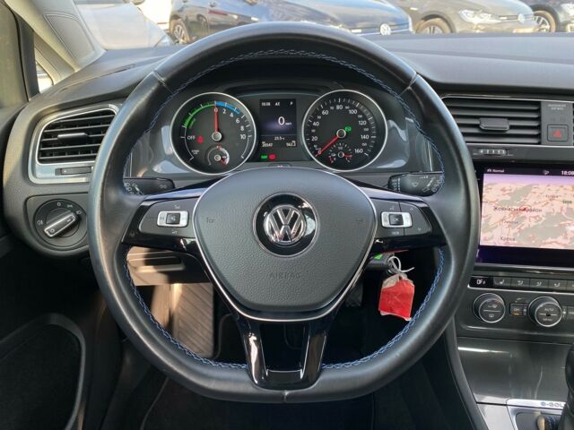 Белый Фольксваген e-Golf, объемом двигателя 0 л и пробегом 20 тыс. км за 14700 $, фото 20 на Automoto.ua