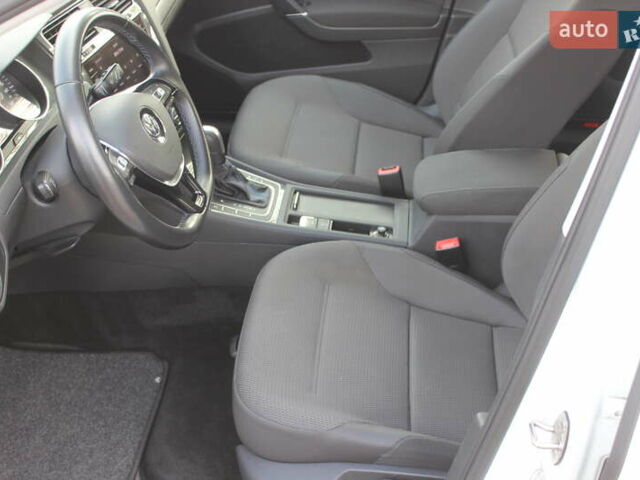 Белый Фольксваген e-Golf, объемом двигателя 0 л и пробегом 69 тыс. км за 13999 $, фото 24 на Automoto.ua