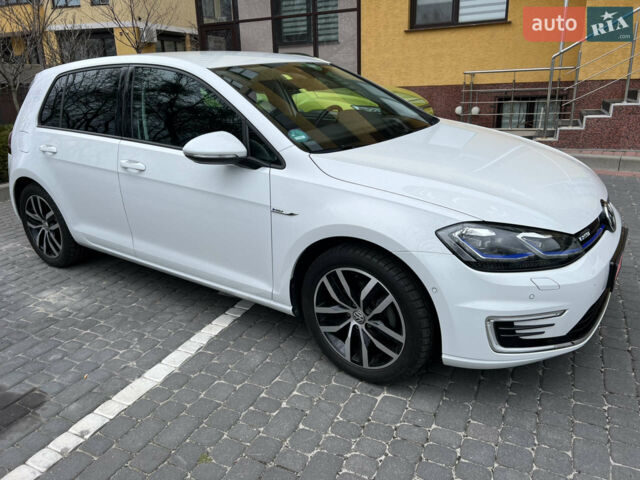 Білий Фольксваген e-Golf, об'ємом двигуна 0 л та пробігом 47 тис. км за 19200 $, фото 5 на Automoto.ua
