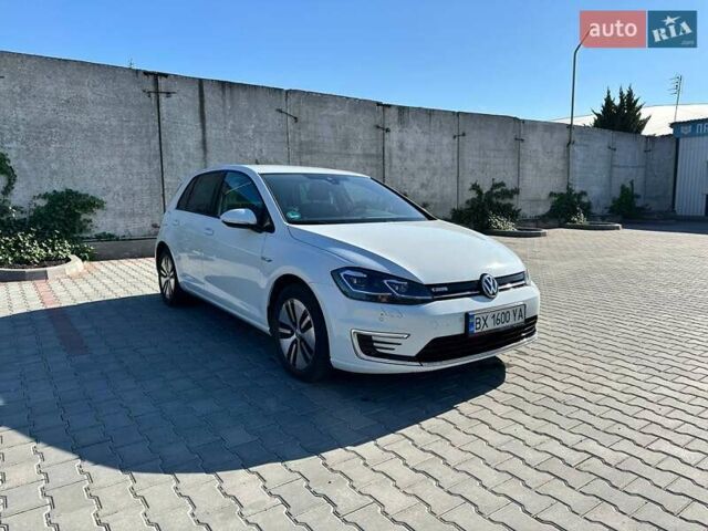 Белый Фольксваген e-Golf, объемом двигателя 0 л и пробегом 40 тыс. км за 19200 $, фото 5 на Automoto.ua
