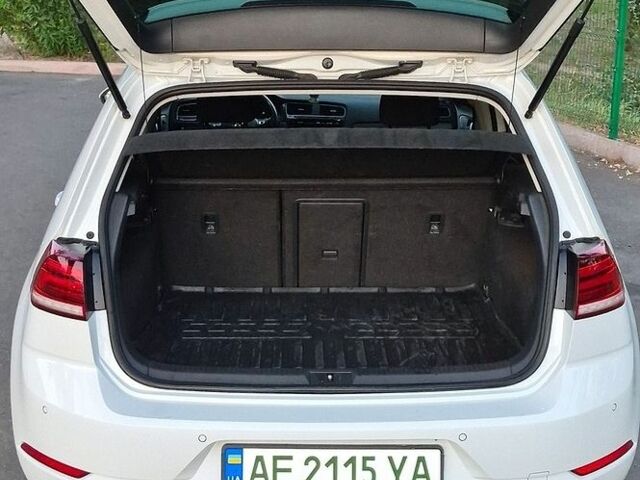 Белый Фольксваген e-Golf, объемом двигателя 0 л и пробегом 131 тыс. км за 14400 $, фото 15 на Automoto.ua