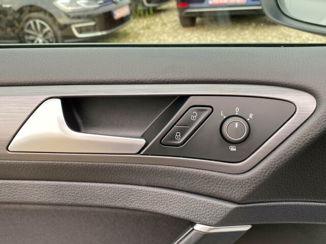 Білий Фольксваген e-Golf, об'ємом двигуна 0 л та пробігом 27 тис. км за 15700 $, фото 32 на Automoto.ua