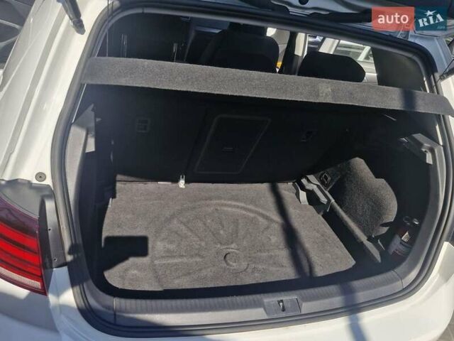 Белый Фольксваген e-Golf, объемом двигателя 0 л и пробегом 70 тыс. км за 14500 $, фото 18 на Automoto.ua