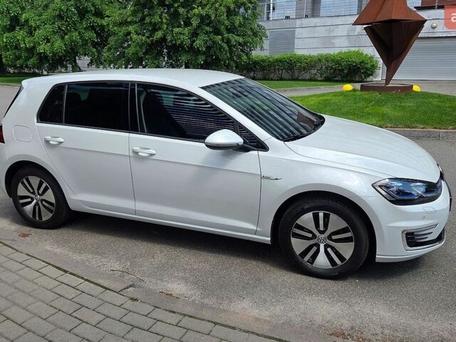 Білий Фольксваген e-Golf, об'ємом двигуна 0 л та пробігом 27 тис. км за 20100 $, фото 4 на Automoto.ua