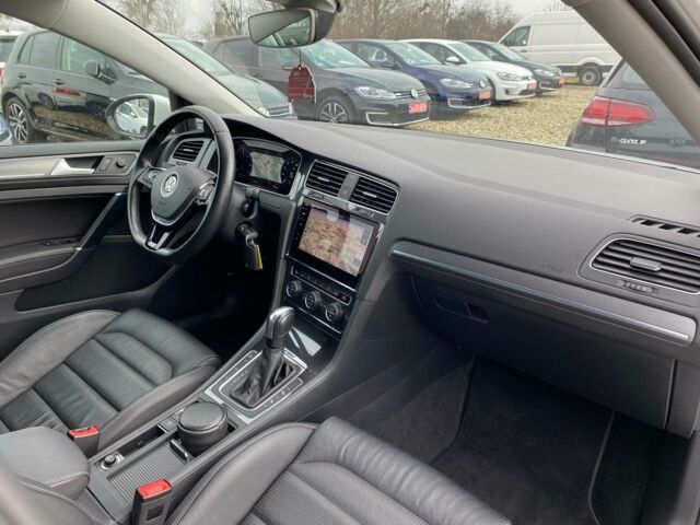 Белый Фольксваген e-Golf, объемом двигателя 0 л и пробегом 18 тыс. км за 19900 $, фото 109 на Automoto.ua