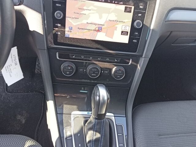 Белый Фольксваген e-Golf, объемом двигателя 0 л и пробегом 73 тыс. км за 13810 $, фото 11 на Automoto.ua