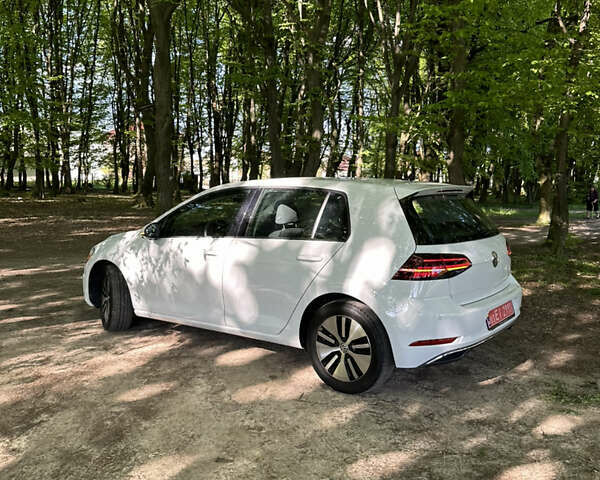 Белый Фольксваген e-Golf, объемом двигателя 0 л и пробегом 46 тыс. км за 15900 $, фото 7 на Automoto.ua