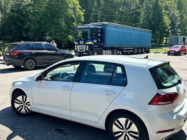 Белый Фольксваген e-Golf, объемом двигателя 0 л и пробегом 230 тыс. км за 10900 $, фото 4 на Automoto.ua