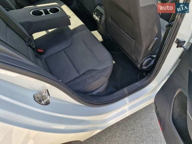 Белый Фольксваген e-Golf, объемом двигателя 0 л и пробегом 70 тыс. км за 14500 $, фото 23 на Automoto.ua