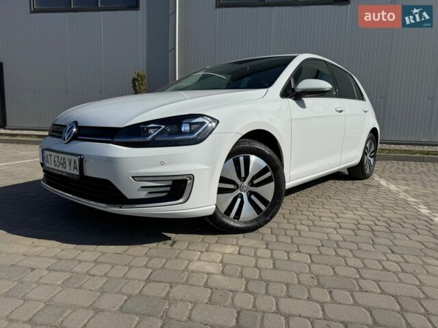 Белый Фольксваген e-Golf, объемом двигателя 0 л и пробегом 62 тыс. км за 16500 $, фото 2 на Automoto.ua