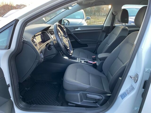 Белый Фольксваген e-Golf, объемом двигателя 0 л и пробегом 22 тыс. км за 17900 $, фото 36 на Automoto.ua