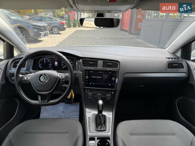 Белый Фольксваген e-Golf, объемом двигателя 0 л и пробегом 137 тыс. км за 13800 $, фото 14 на Automoto.ua