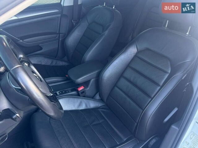 Белый Фольксваген e-Golf, объемом двигателя 0 л и пробегом 92 тыс. км за 13700 $, фото 5 на Automoto.ua
