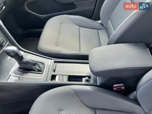 Белый Фольксваген e-Golf, объемом двигателя 0 л и пробегом 63 тыс. км за 13499 $, фото 78 на Automoto.ua