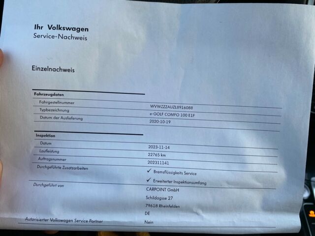 Белый Фольксваген e-Golf, объемом двигателя 0 л и пробегом 22 тыс. км за 17900 $, фото 77 на Automoto.ua