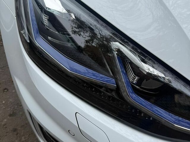 Білий Фольксваген e-Golf, об'ємом двигуна 0 л та пробігом 91 тис. км за 16500 $, фото 29 на Automoto.ua