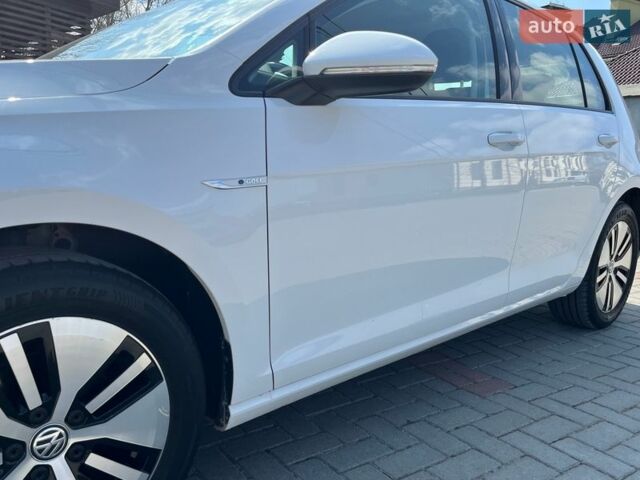 Белый Фольксваген e-Golf, объемом двигателя 0 л и пробегом 63 тыс. км за 13499 $, фото 32 на Automoto.ua
