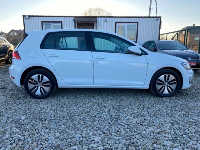 Белый Фольксваген e-Golf, объемом двигателя 0 л и пробегом 8 тыс. км за 18400 $, фото 23 на Automoto.ua