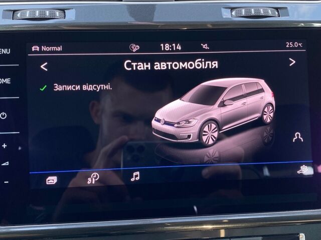 Белый Фольксваген e-Golf, объемом двигателя 0 л и пробегом 20 тыс. км за 14700 $, фото 32 на Automoto.ua