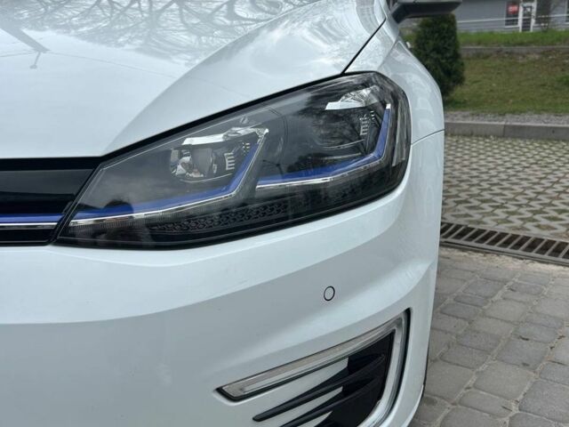 Белый Фольксваген e-Golf, объемом двигателя 0 л и пробегом 79 тыс. км за 14500 $, фото 10 на Automoto.ua