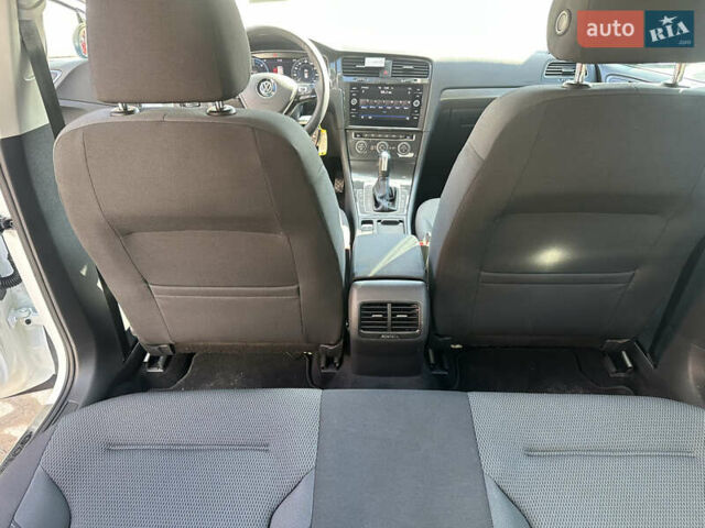 Белый Фольксваген e-Golf, объемом двигателя 0 л и пробегом 70 тыс. км за 13700 $, фото 21 на Automoto.ua