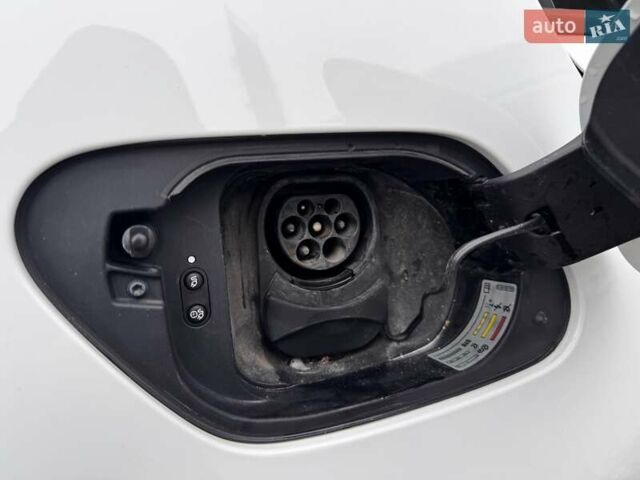 Белый Фольксваген e-Golf, объемом двигателя 0 л и пробегом 71 тыс. км за 12999 $, фото 21 на Automoto.ua