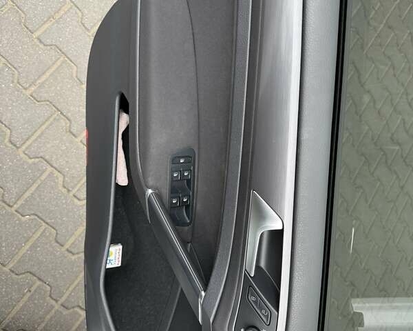 Белый Фольксваген e-Golf, объемом двигателя 0 л и пробегом 57 тыс. км за 15500 $, фото 13 на Automoto.ua