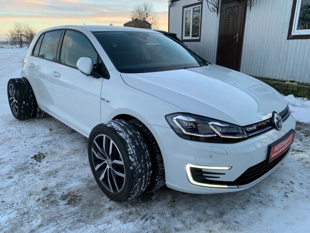 Белый Фольксваген e-Golf, объемом двигателя 0 л и пробегом 41 тыс. км за 18900 $, фото 17 на Automoto.ua