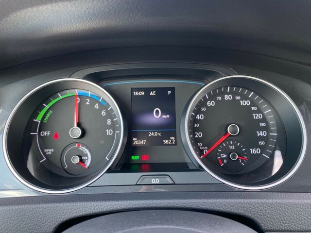 Белый Фольксваген e-Golf, объемом двигателя 0 л и пробегом 20 тыс. км за 14700 $, фото 22 на Automoto.ua
