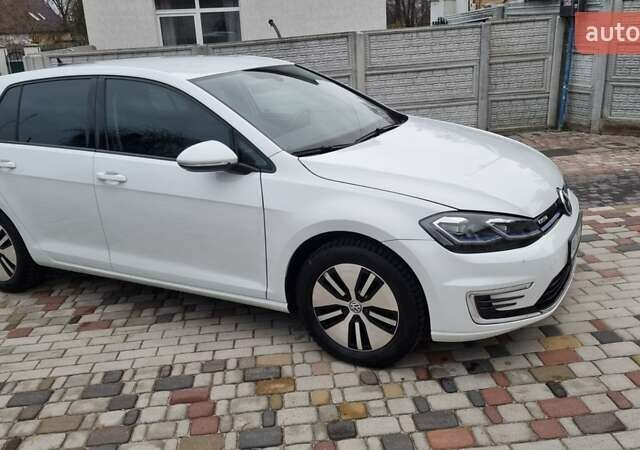 Белый Фольксваген e-Golf, объемом двигателя 0 л и пробегом 63 тыс. км за 13200 $, фото 2 на Automoto.ua