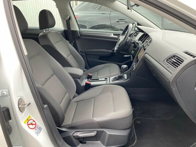 Белый Фольксваген e-Golf, объемом двигателя 0 л и пробегом 28 тыс. км за 14200 $, фото 65 на Automoto.ua