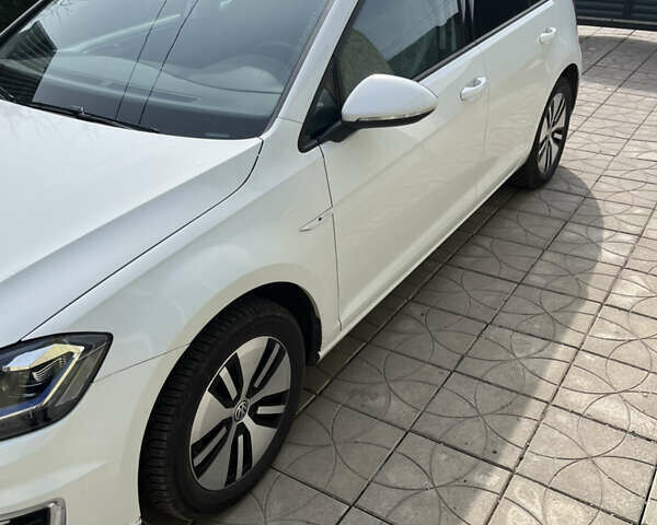 Білий Фольксваген e-Golf, об'ємом двигуна 0 л та пробігом 33 тис. км за 16800 $, фото 8 на Automoto.ua