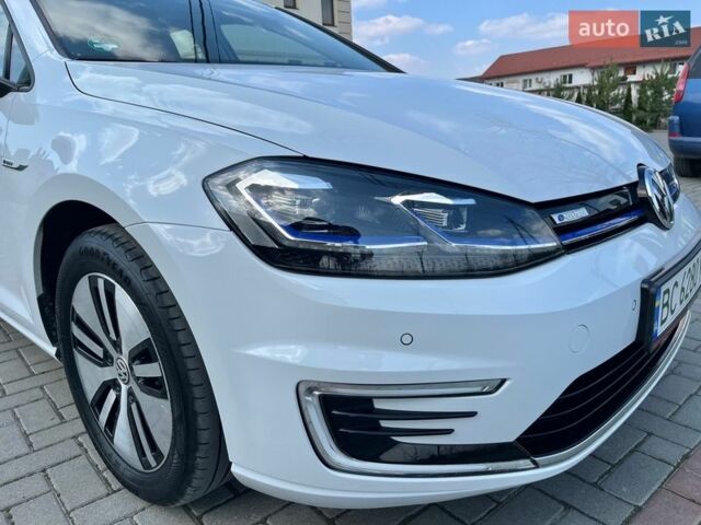 Белый Фольксваген e-Golf, объемом двигателя 0 л и пробегом 63 тыс. км за 13499 $, фото 59 на Automoto.ua