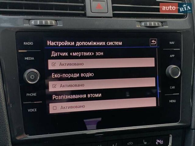 Белый Фольксваген e-Golf, объемом двигателя 0 л и пробегом 73 тыс. км за 13955 $, фото 56 на Automoto.ua