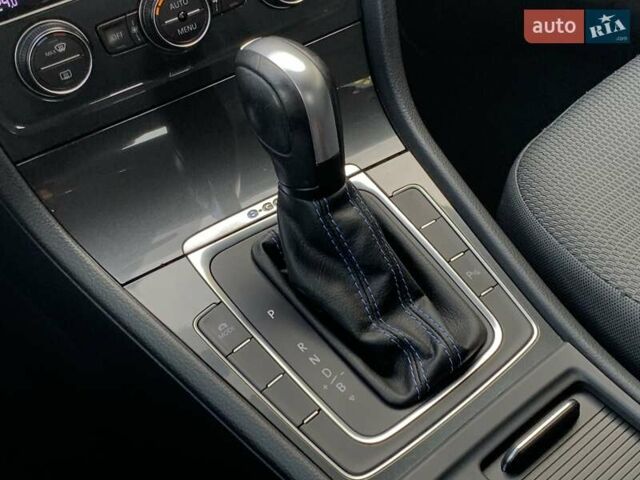 Белый Фольксваген e-Golf, объемом двигателя 0 л и пробегом 73 тыс. км за 13955 $, фото 49 на Automoto.ua