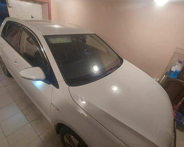 Білий Фольксваген e-Golf, об'ємом двигуна 0 л та пробігом 48 тис. км за 17000 $, фото 4 на Automoto.ua