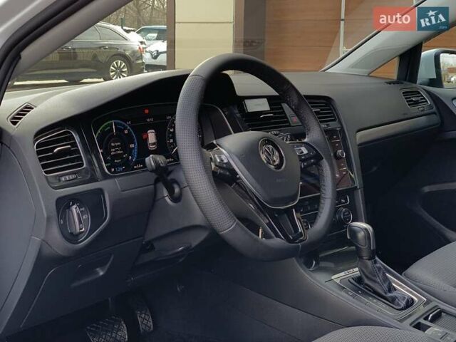Белый Фольксваген e-Golf, объемом двигателя 0 л и пробегом 73 тыс. км за 13955 $, фото 23 на Automoto.ua