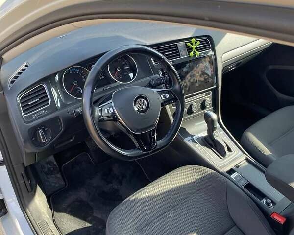 Білий Фольксваген e-Golf, об'ємом двигуна 0 л та пробігом 46 тис. км за 14900 $, фото 8 на Automoto.ua