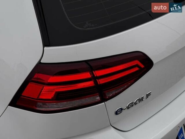 Белый Фольксваген e-Golf, объемом двигателя 0 л и пробегом 71 тыс. км за 12999 $, фото 13 на Automoto.ua