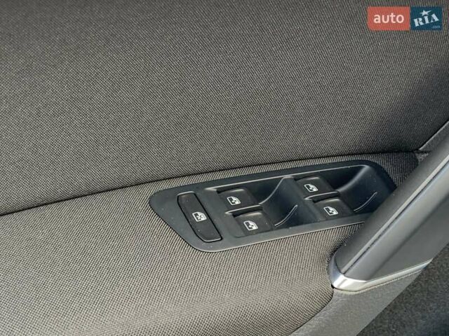 Белый Фольксваген e-Golf, объемом двигателя 0 л и пробегом 73 тыс. км за 13955 $, фото 37 на Automoto.ua