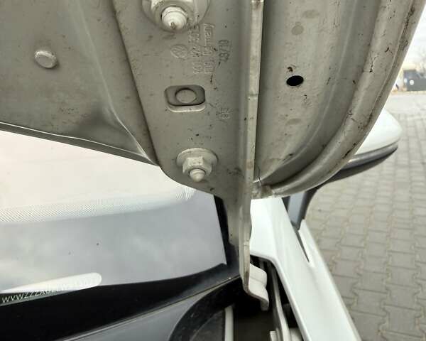 Белый Фольксваген e-Golf, объемом двигателя 0 л и пробегом 57 тыс. км за 15500 $, фото 21 на Automoto.ua