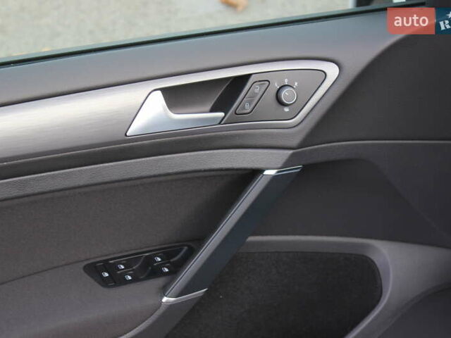 Белый Фольксваген e-Golf, объемом двигателя 0 л и пробегом 69 тыс. км за 13999 $, фото 22 на Automoto.ua