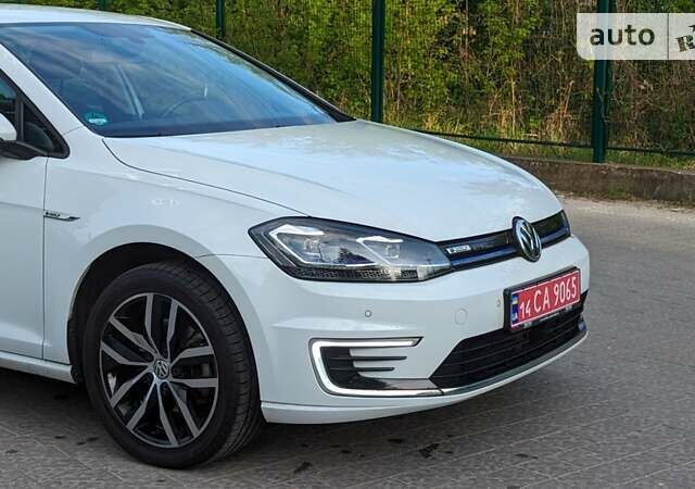 Білий Фольксваген e-Golf, об'ємом двигуна 0 л та пробігом 56 тис. км за 14950 $, фото 21 на Automoto.ua