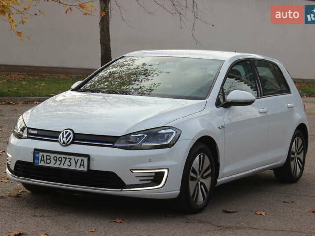 Белый Фольксваген e-Golf, объемом двигателя 0 л и пробегом 69 тыс. км за 13999 $, фото 4 на Automoto.ua