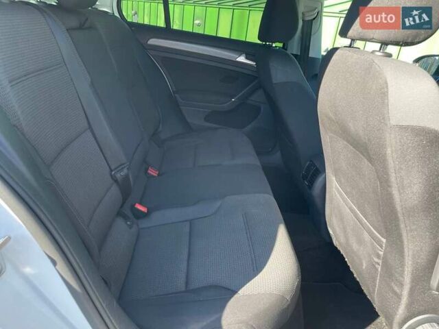 Белый Фольксваген e-Golf, объемом двигателя 0 л и пробегом 125 тыс. км за 13500 $, фото 23 на Automoto.ua