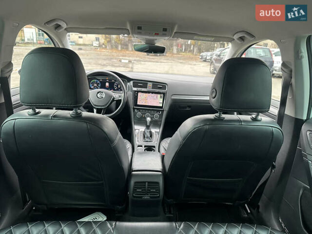 Белый Фольксваген e-Golf, объемом двигателя 0 л и пробегом 98 тыс. км за 16450 $, фото 16 на Automoto.ua