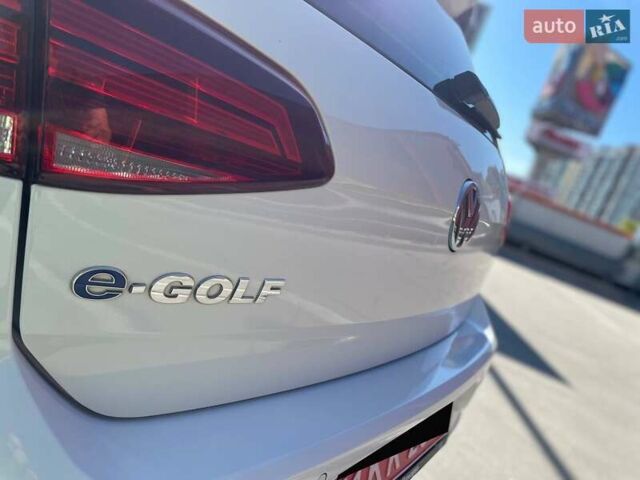 Белый Фольксваген e-Golf, объемом двигателя 0 л и пробегом 124 тыс. км за 13490 $, фото 13 на Automoto.ua