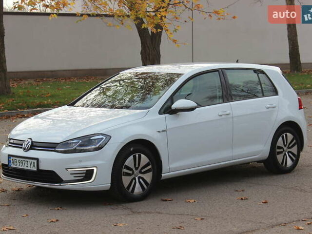 Белый Фольксваген e-Golf, объемом двигателя 0 л и пробегом 69 тыс. км за 13999 $, фото 3 на Automoto.ua