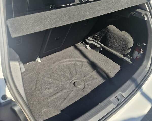 Белый Фольксваген e-Golf, объемом двигателя 0 л и пробегом 70 тыс. км за 14500 $, фото 17 на Automoto.ua